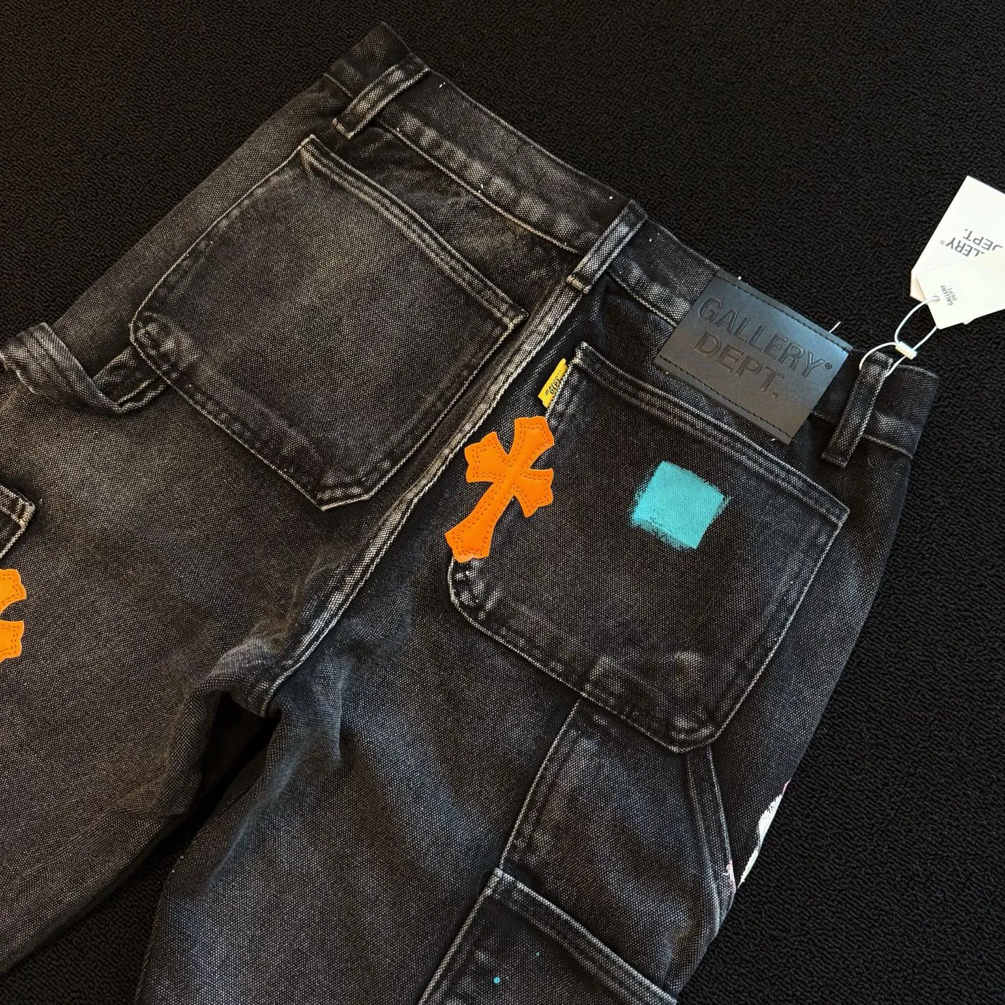 P260 model number: D355 GALLERY DEPT & Chrome hearts co-branded distressed ripped jeans with cross horns. Three-dimensional version. Loose and comfortable, not picky about body shape. Factory Seiko. Original factory quality control. Same style for men and women. Can be matched with couples. Versatile recommendation. Must-have denim for all seasons. The craftsmanship is made of heavy-duty washed pure cotton denim fabric. After washing, it is soft and thick. It is very stylish when worn on the body. Size: 28, 30, 32, 34, 36 (S-XXL) Color: Splicing Size reference # 28 trouser length 100 waist 72 30 trouser length 102 waist 76 32 trouser length 104 waist 80 34 trouser length 106 waist 84 36 trouser length 108 waist 88